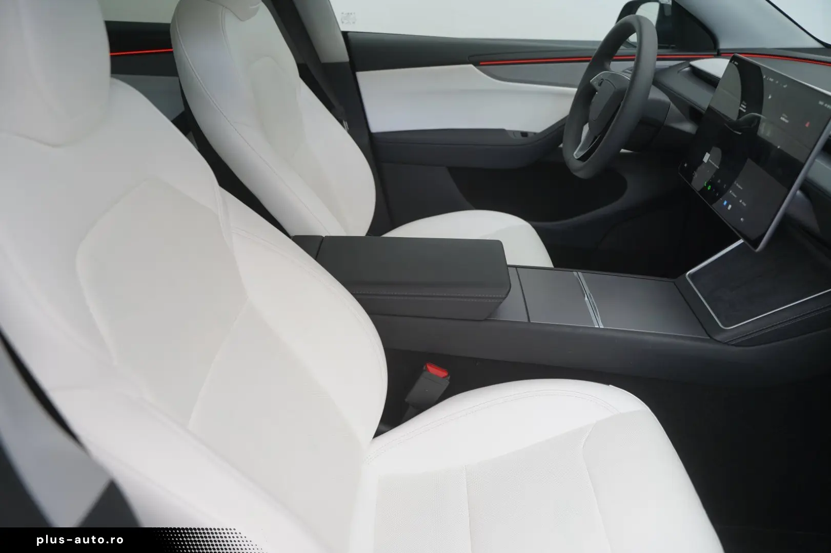 TESLA Model Y Premium Long Range Juniper AWD   innen w