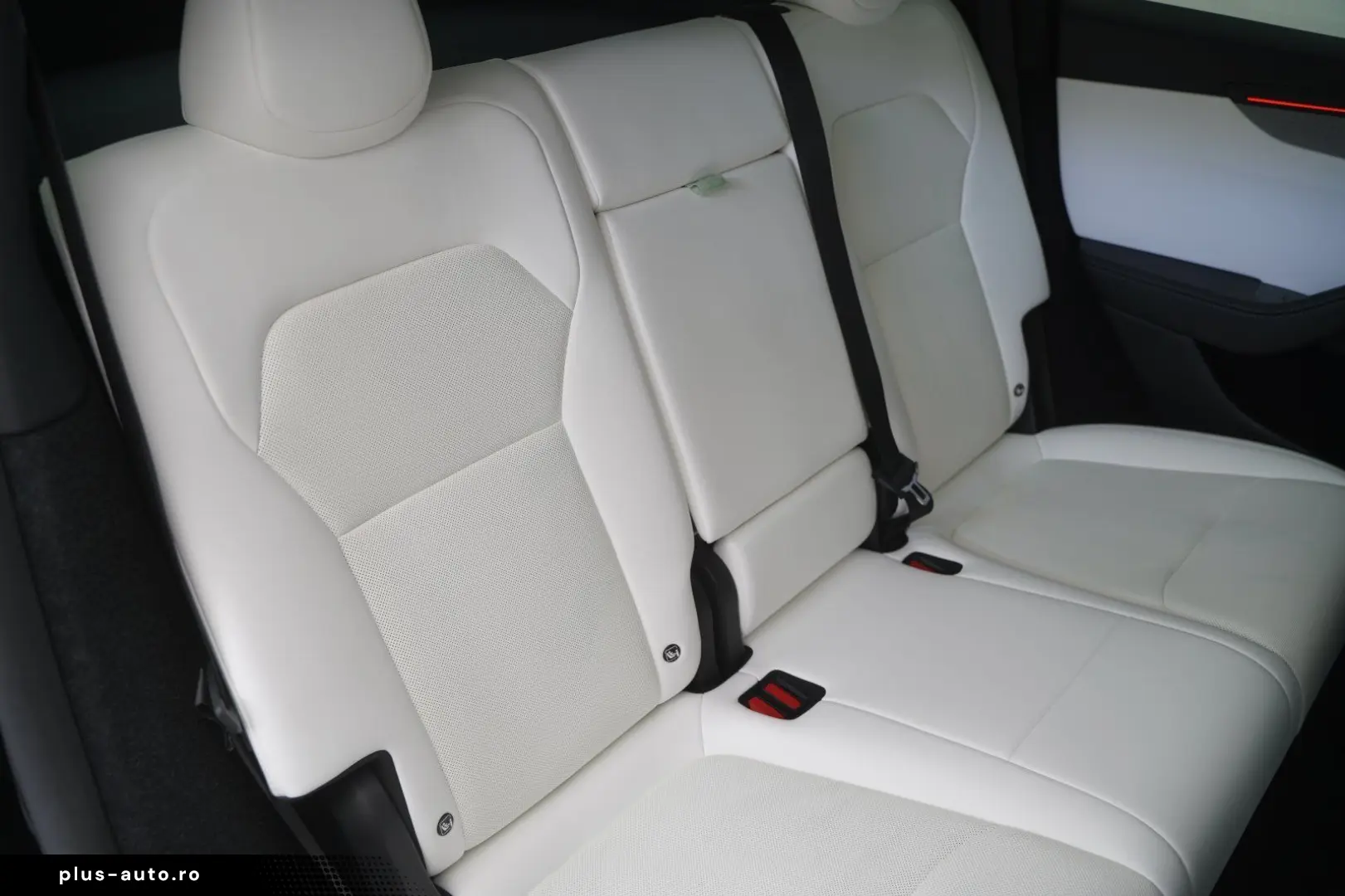 TESLA Model Y Premium Long Range Juniper AWD   innen w
