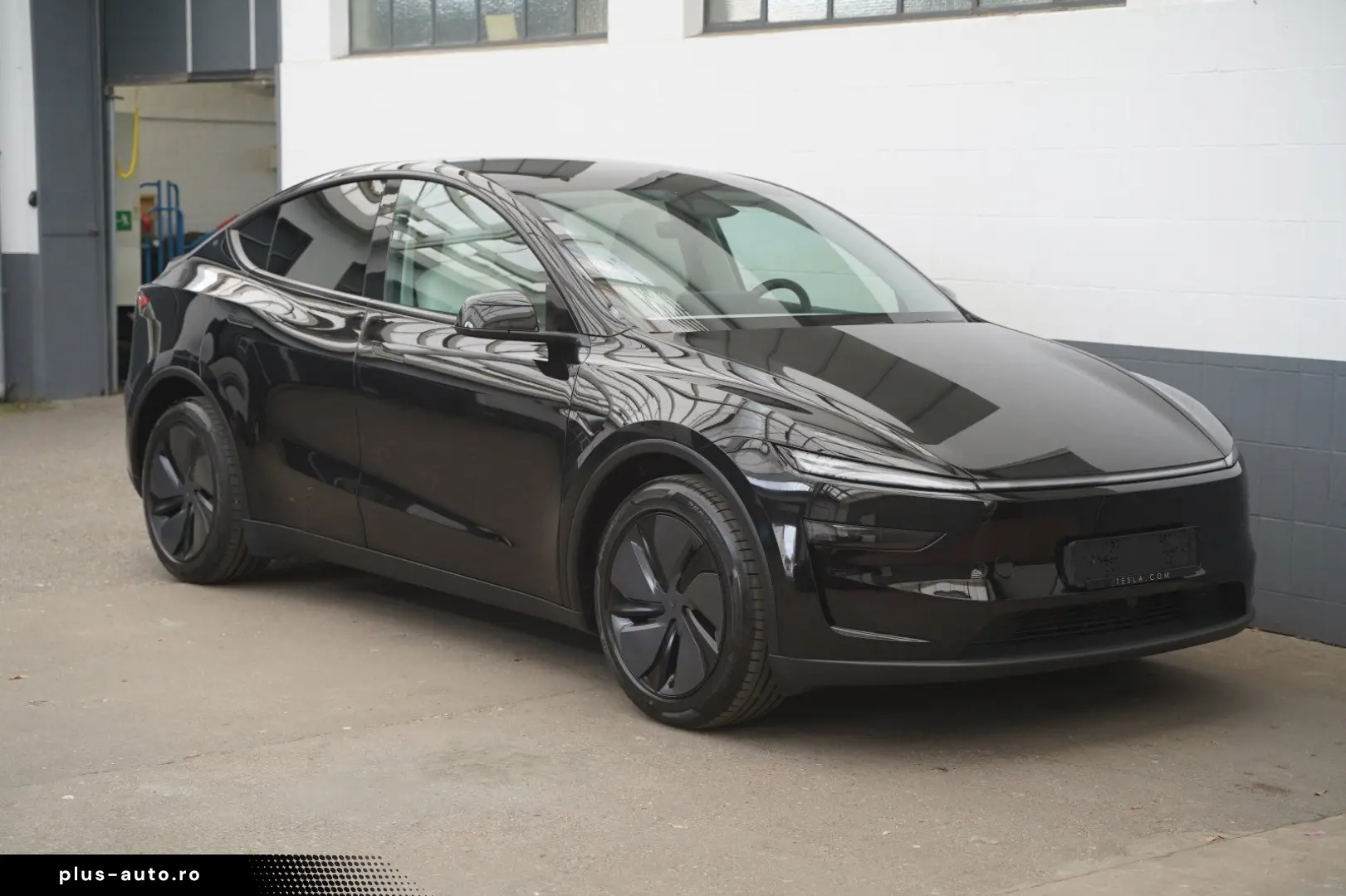 TESLA Model Y Premium Long Range Juniper AWD   innen w