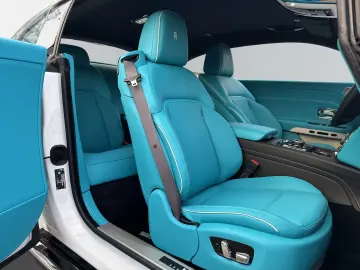 Rolls-Royce Spectre  White Tiffany Blue