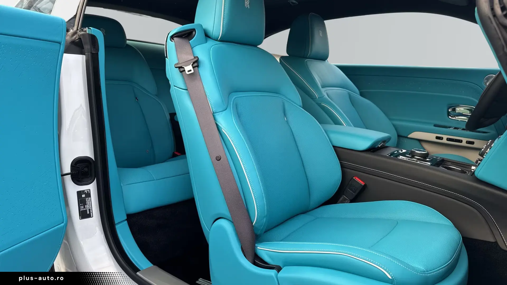 Rolls-Royce Spectre  White Tiffany Blue