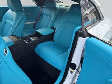 Rolls-Royce Spectre  White Tiffany Blue