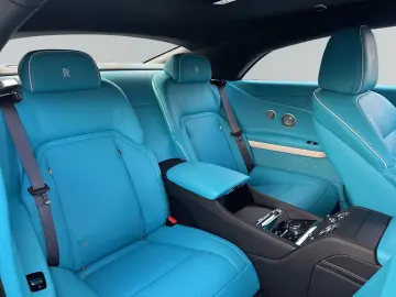Rolls-Royce Spectre  White Tiffany Blue