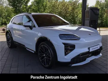 Porsche Cayenne Turbo Electric passenger display Panorama