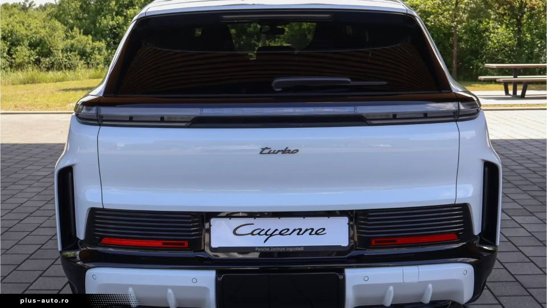 Porsche Cayenne Turbo Electric passenger display Panorama