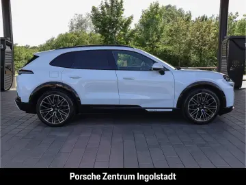 Porsche Cayenne Turbo Electric passenger display Panorama