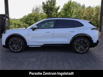 Porsche Cayenne Turbo Electric passenger display Panorama