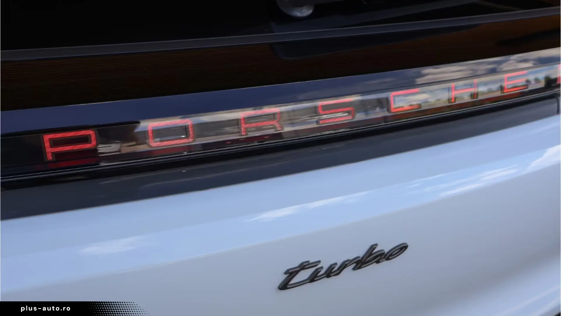 Porsche Cayenne Turbo Electric passenger display Panorama