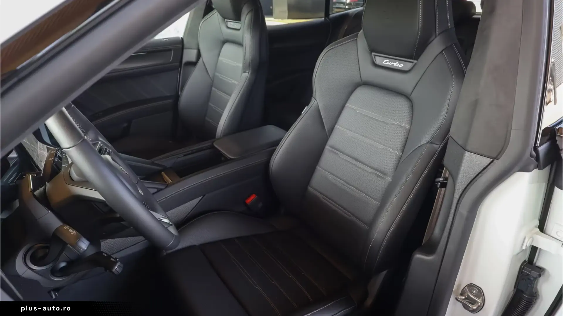 Porsche Cayenne Turbo Electric passenger display Panorama