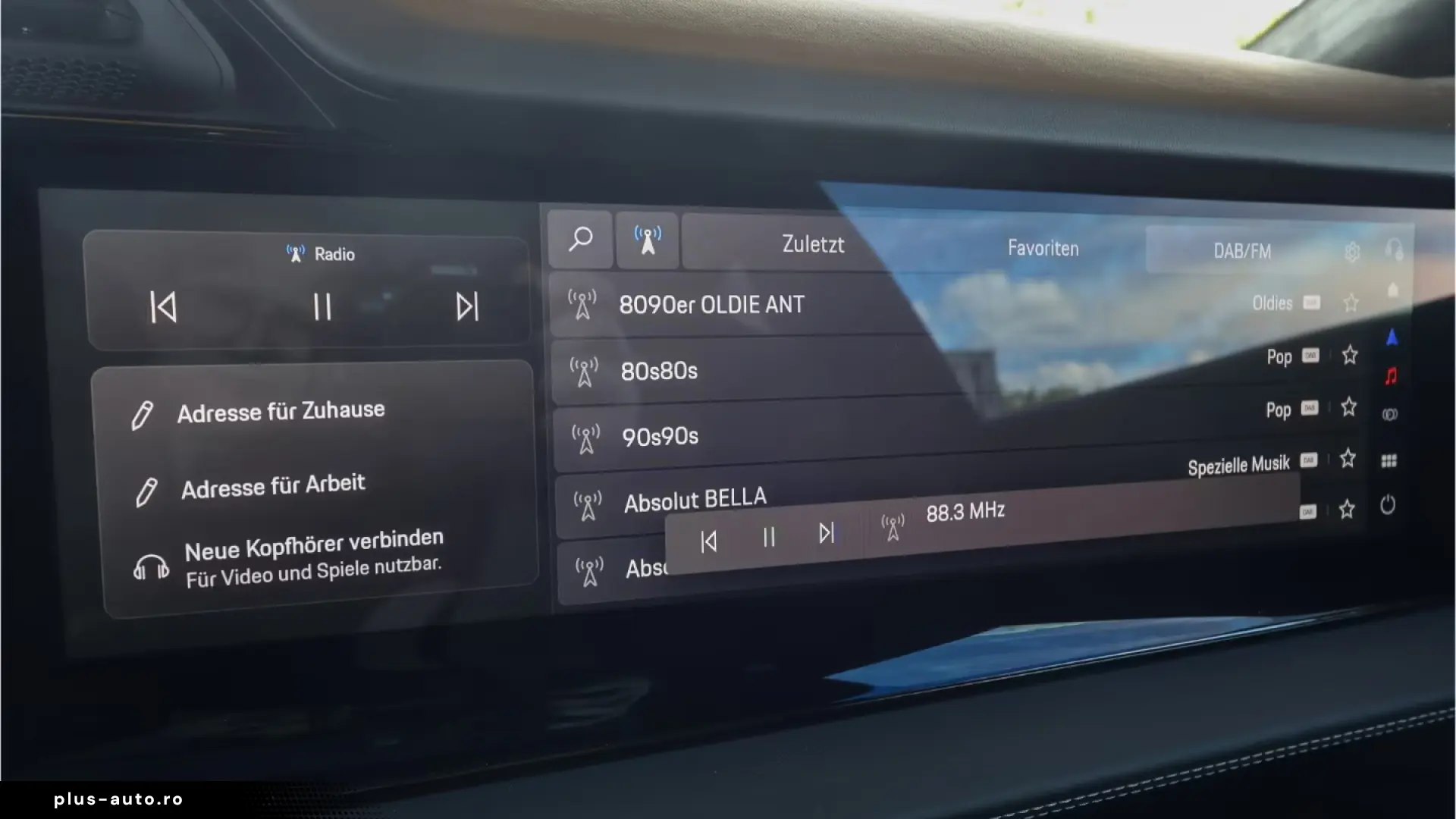 Porsche Cayenne Turbo Electric passenger display Panorama