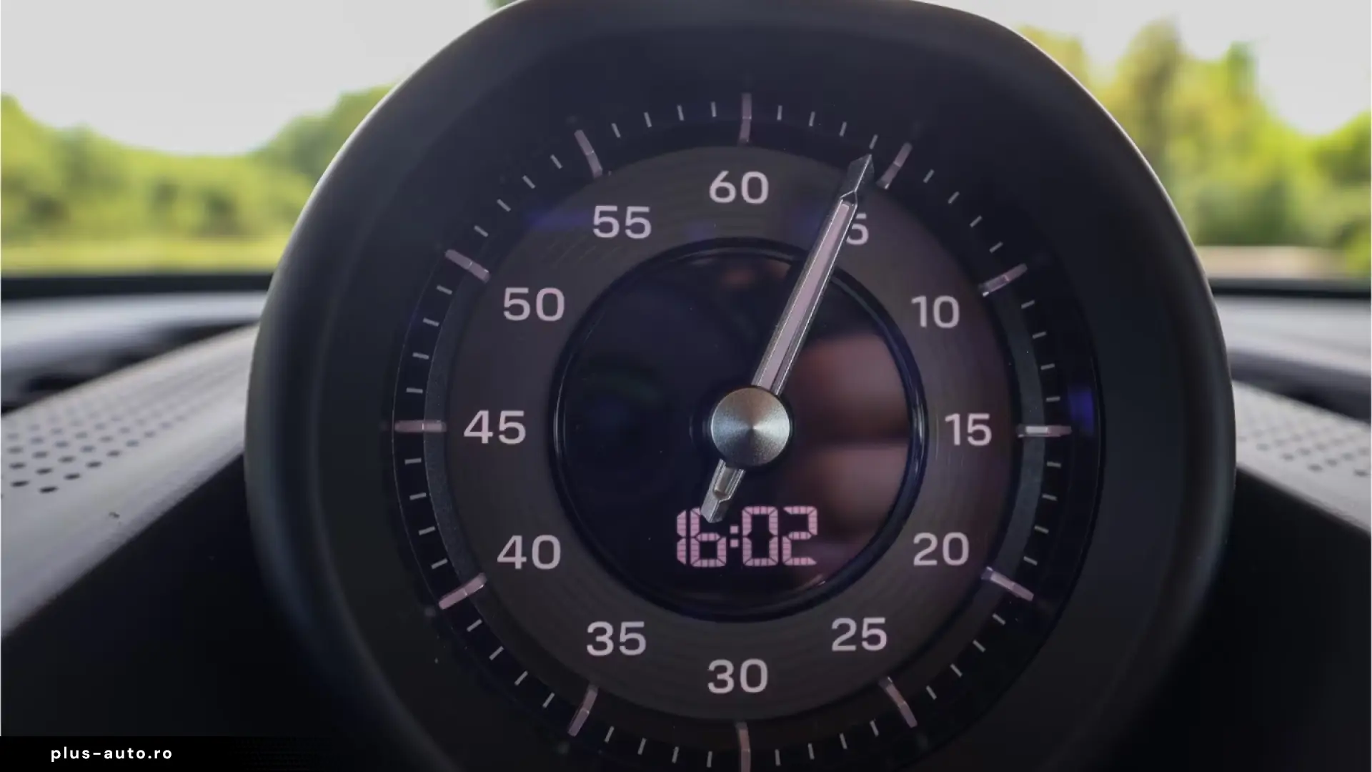 Porsche Cayenne Turbo Electric passenger display Panorama