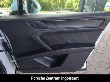 Porsche Cayenne Turbo Electric passenger display Panorama