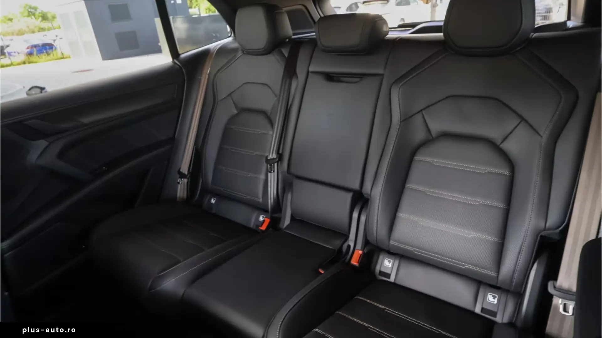 Porsche Cayenne Turbo Electric passenger display Panorama