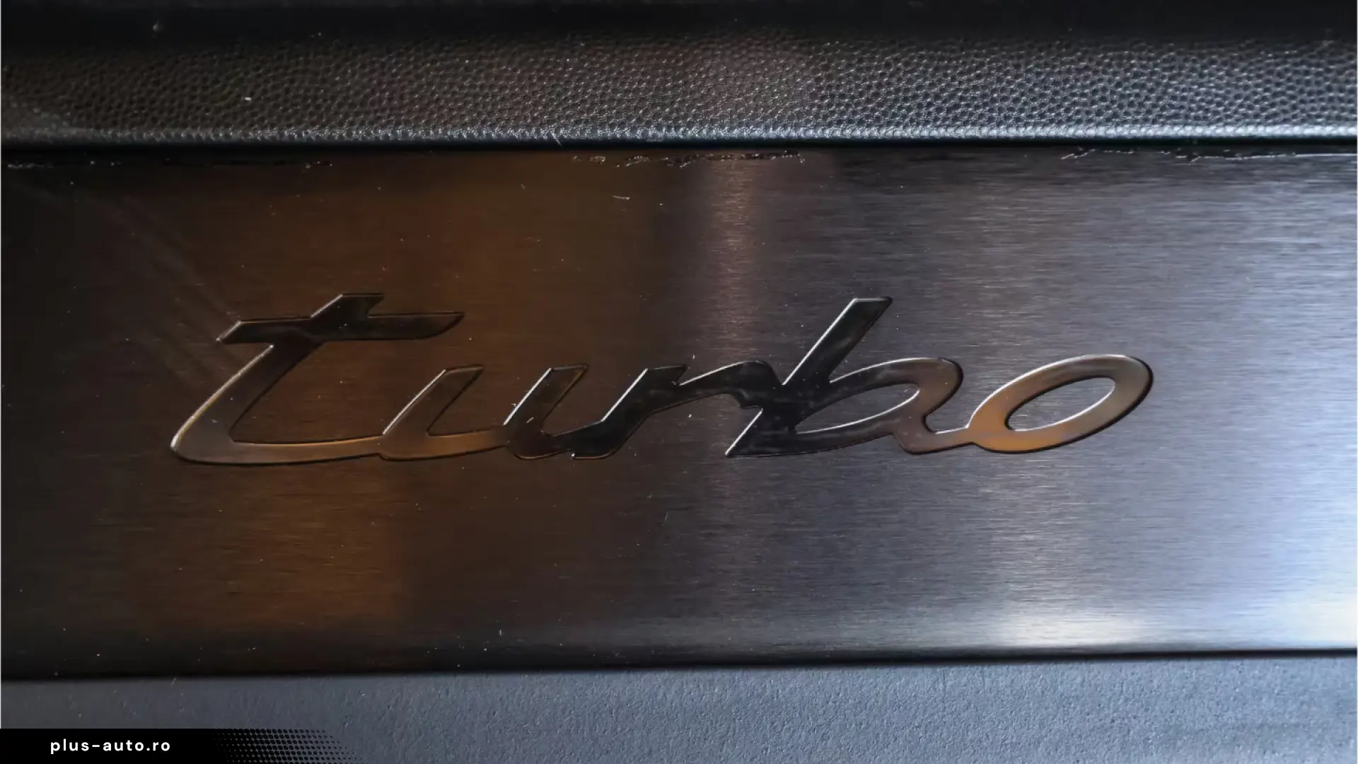 Porsche Cayenne Turbo Electric passenger display Panorama