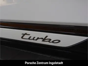 Porsche Cayenne Turbo Electric passenger display Panorama
