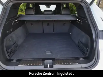 Porsche Cayenne Turbo Electric passenger display Panorama