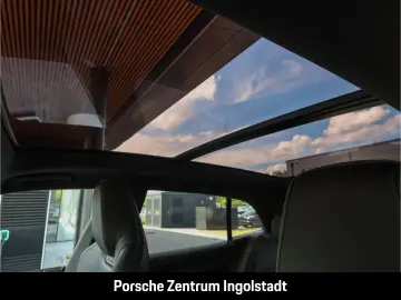 Porsche Cayenne Turbo Electric passenger display Panorama