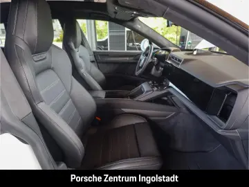 Porsche Cayenne Turbo Electric passenger display Panorama