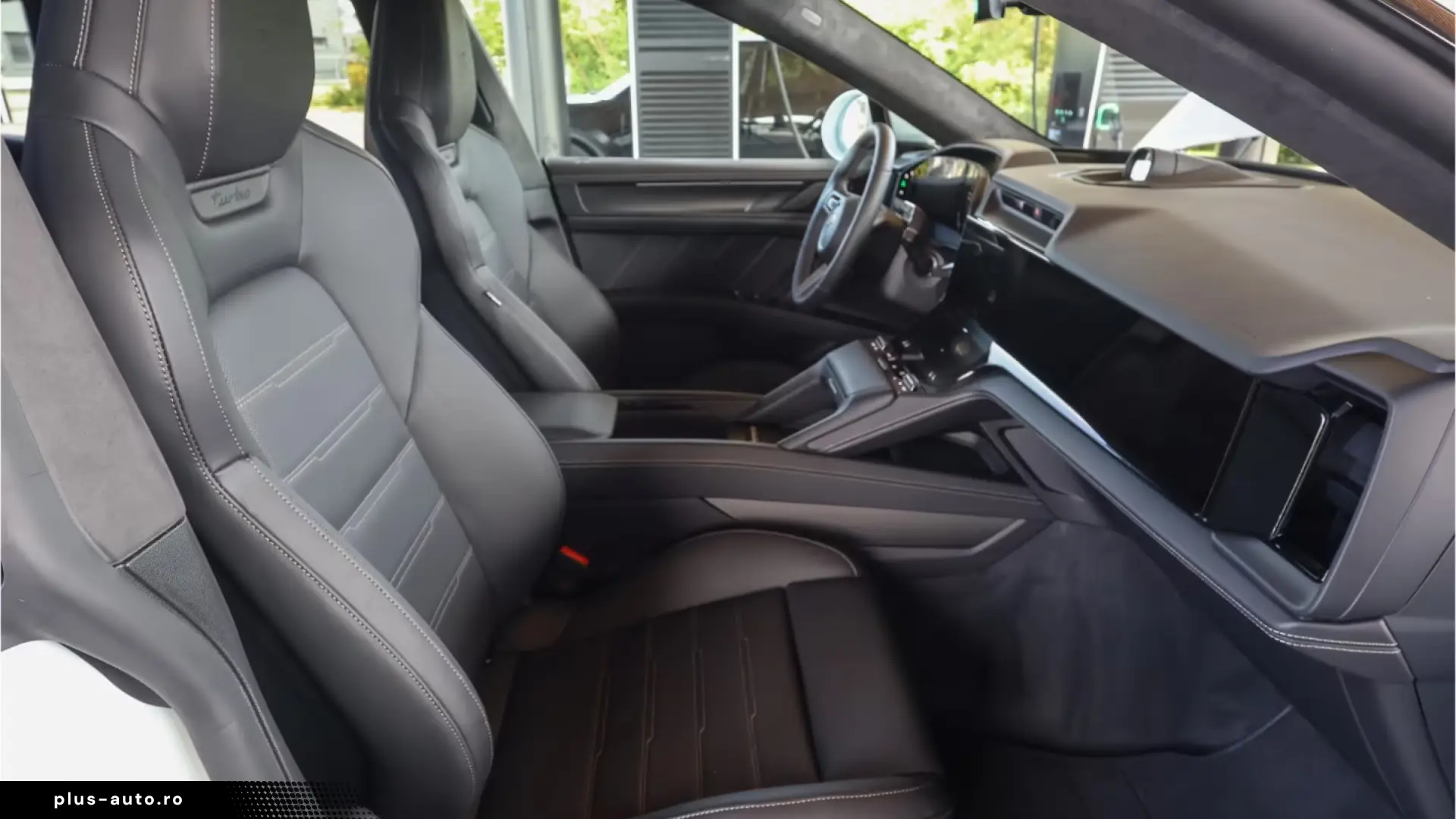 Porsche Cayenne Turbo Electric passenger display Panorama