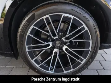 Porsche Cayenne Turbo Electric passenger display Panorama