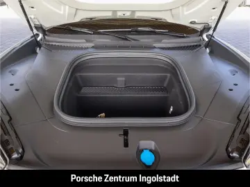 Porsche Cayenne Turbo Electric passenger display Panorama