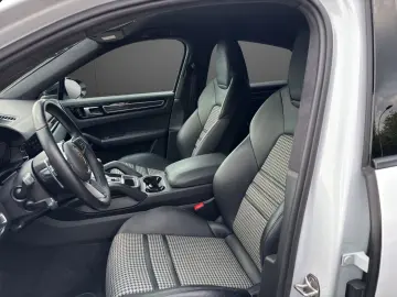 PORSCHE Cayenne Coupe