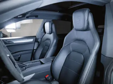 Porsche Cayenne Electric Panoramadach Sport Chrono BOSE