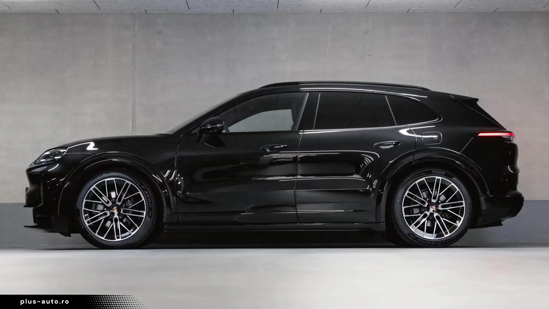 Porsche Cayenne Electric Panoramic Roof AHK Sport Chrono