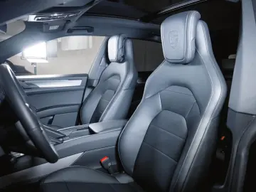 Porsche Cayenne Electric Panoramic Roof AHK Sport Chrono