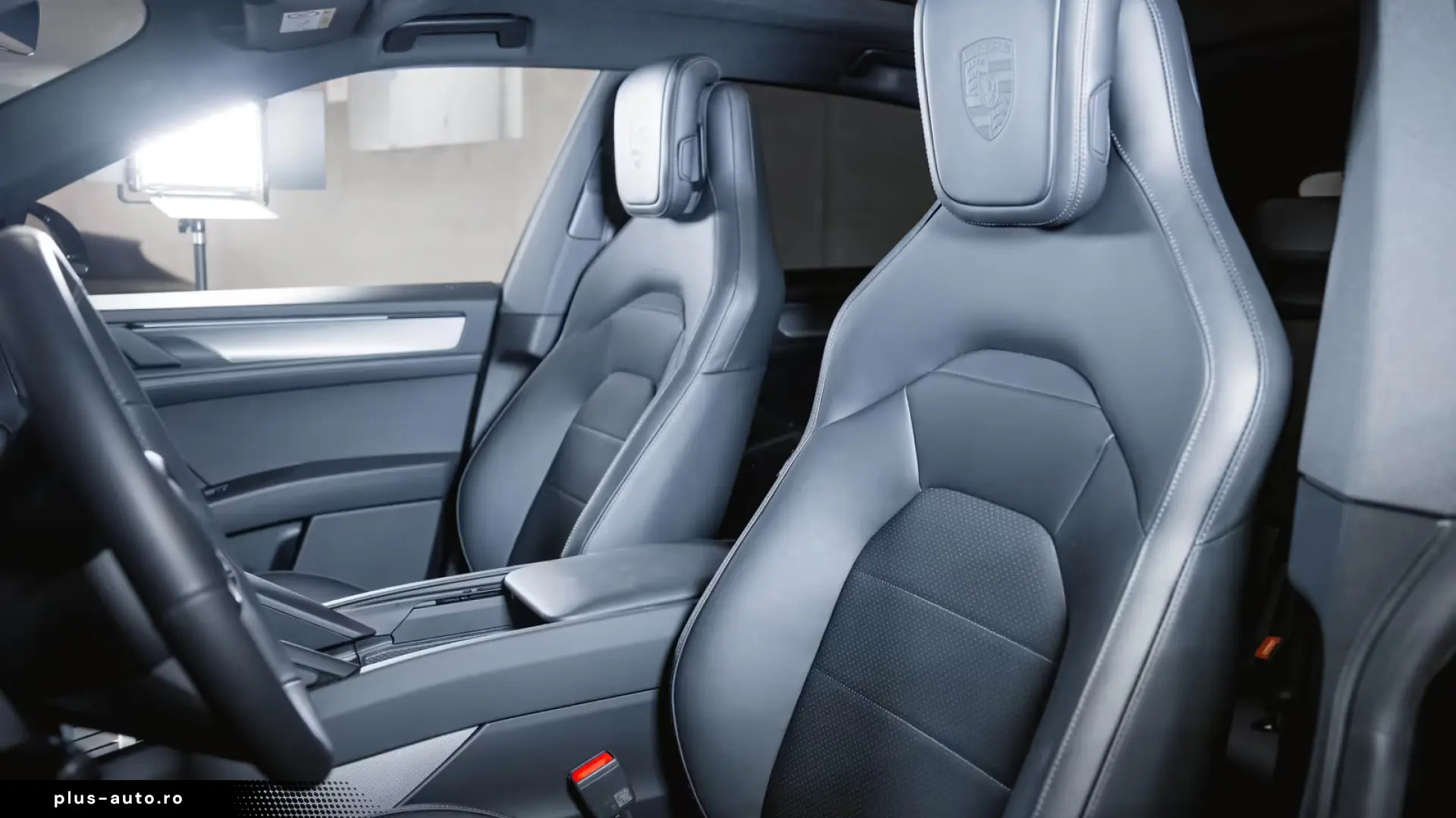 Porsche Cayenne Electric Panoramic Roof AHK Sport Chrono