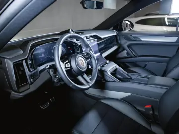 Porsche Cayenne Electric Panoramic Roof AHK Sport Chrono