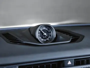 Porsche Cayenne Electric Panoramic Roof AHK Sport Chrono