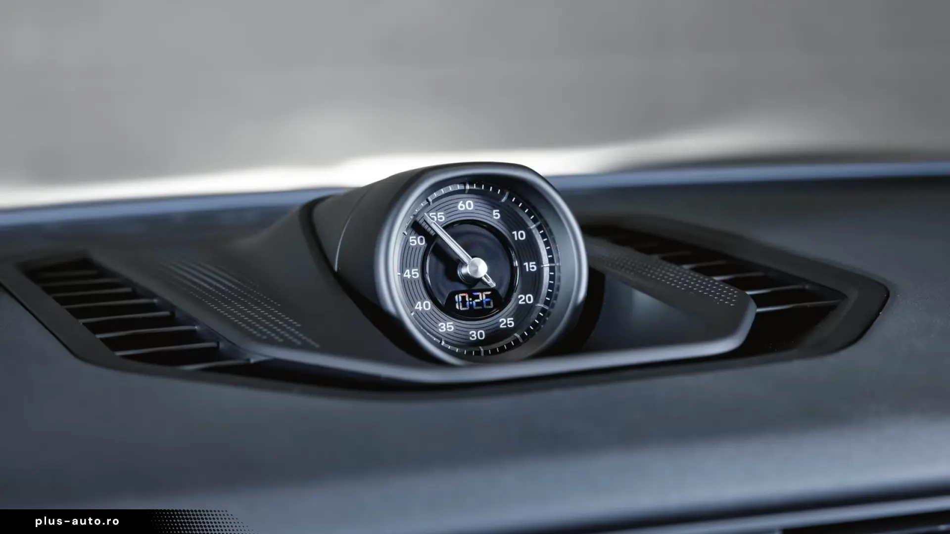 Porsche Cayenne Electric Panoramic Roof AHK Sport Chrono