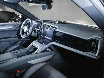 Porsche Cayenne Electric Panoramic Roof AHK Sport Chrono