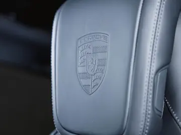 Porsche Cayenne Electric Panoramic Roof AHK Sport Chrono