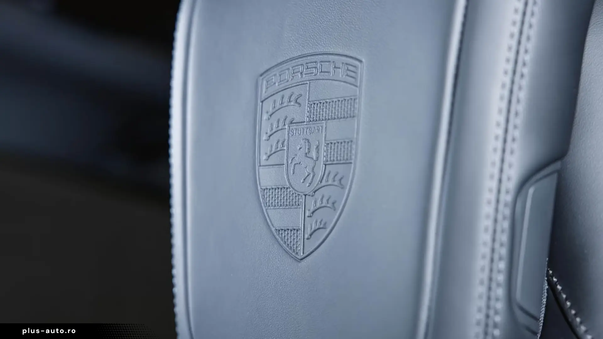 Porsche Cayenne Electric Panoramic Roof AHK Sport Chrono