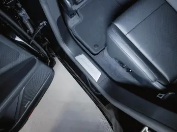 Porsche Cayenne Electric Panoramic Roof AHK Sport Chrono