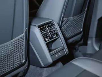 Porsche Cayenne Electric Panoramic Roof AHK Sport Chrono
