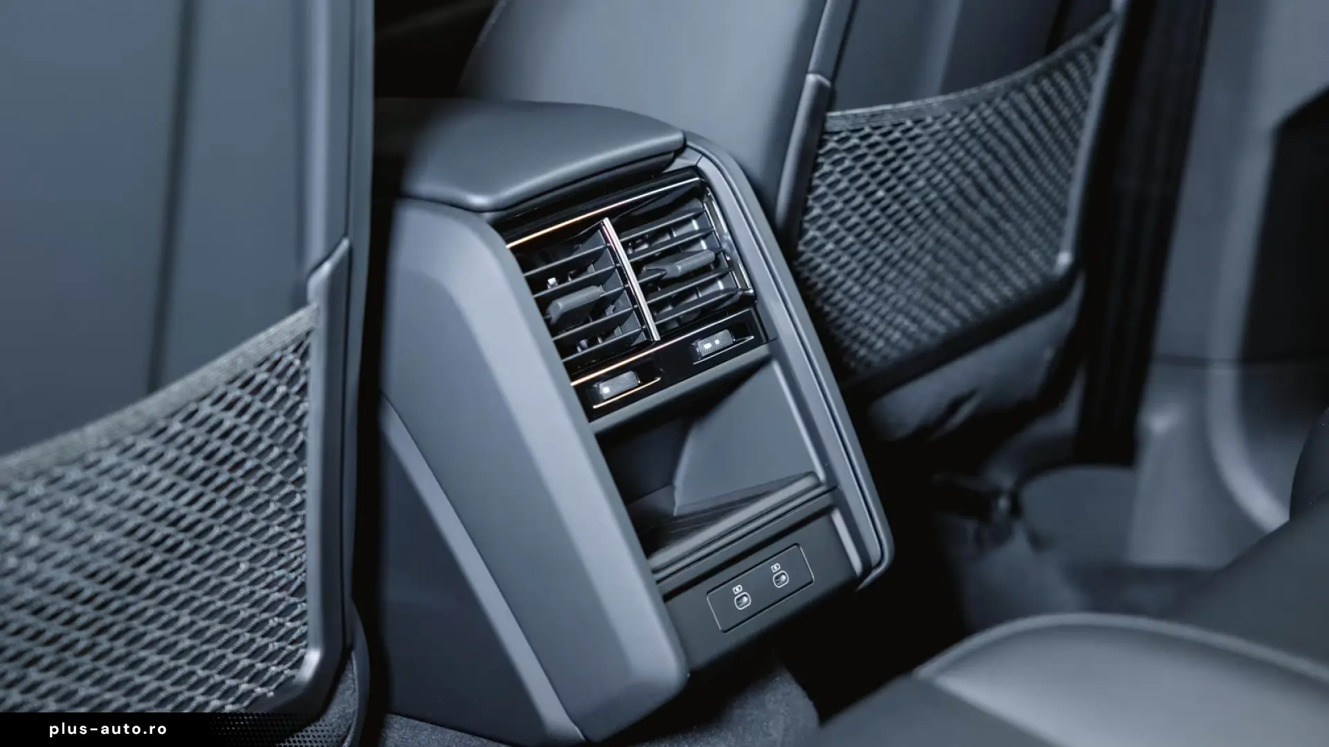 Porsche Cayenne Electric Panoramic Roof AHK Sport Chrono