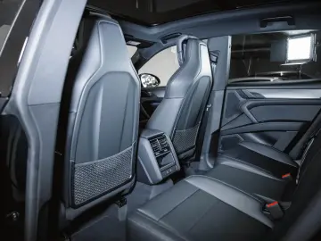 Porsche Cayenne Electric Panoramic Roof AHK Sport Chrono