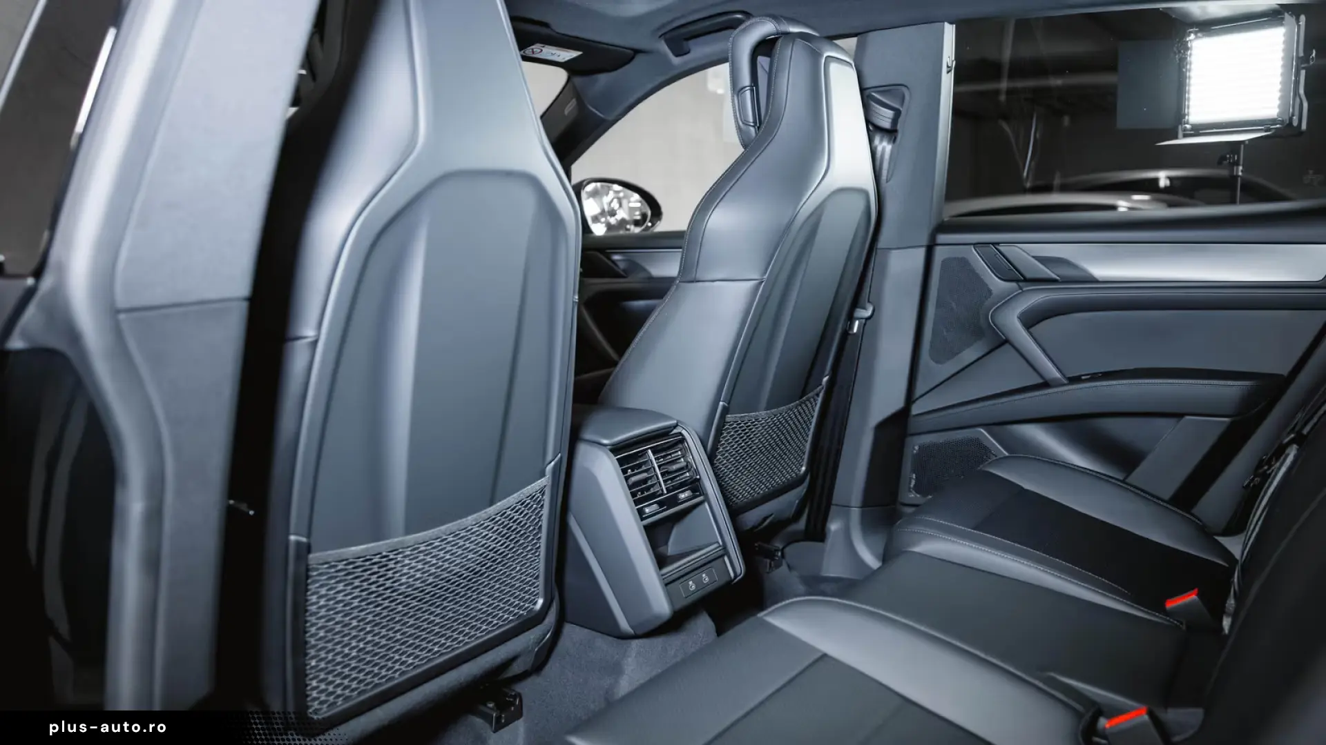 Porsche Cayenne Electric Panoramic Roof AHK Sport Chrono