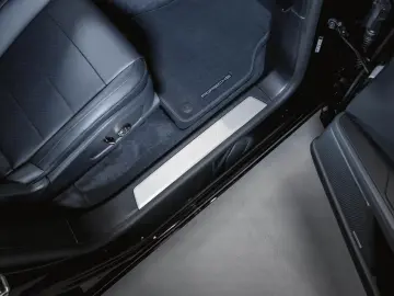 Porsche Cayenne Electric Panoramic Roof AHK Sport Chrono