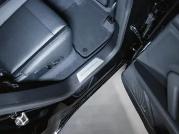 Porsche Cayenne Electric Panoramic Roof AHK Sport Chrono