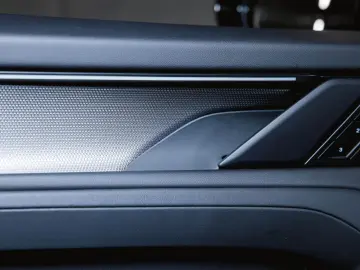 Porsche Cayenne Electric Panoramic Roof AHK Sport Chrono