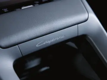 Porsche Cayenne Electric Panoramic Roof AHK Sport Chrono
