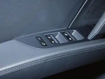 Porsche Cayenne Electric Panoramic Roof AHK Sport Chrono
