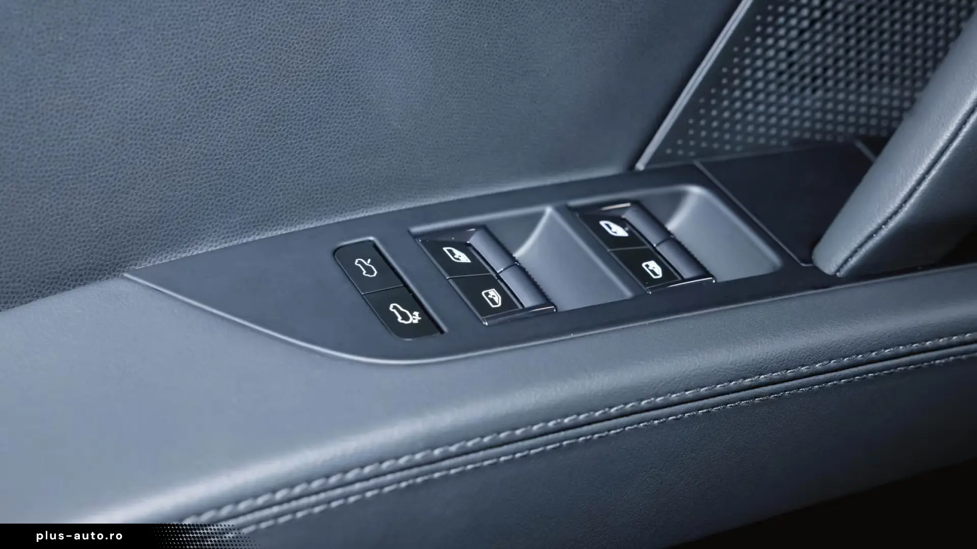 Porsche Cayenne Electric Panoramic Roof AHK Sport Chrono