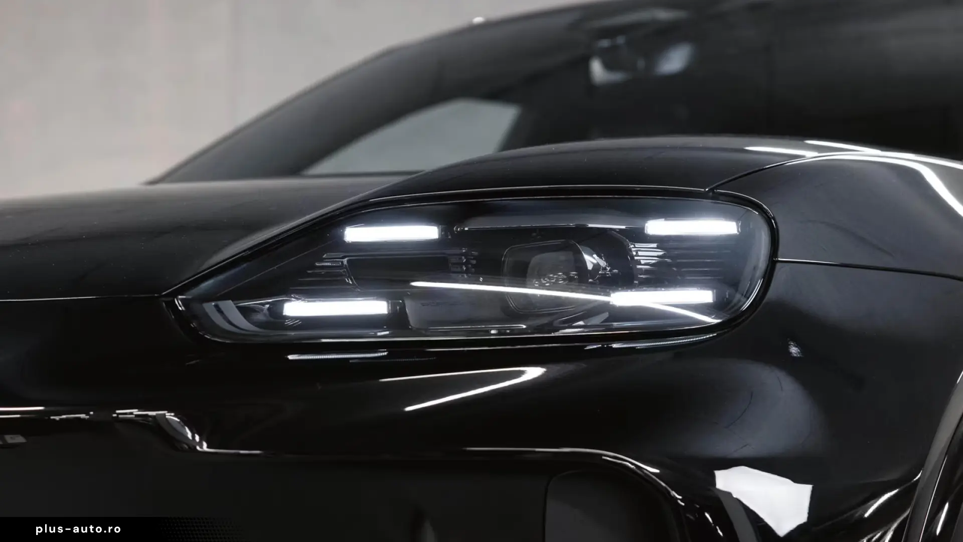 Porsche Cayenne Electric Panoramic Roof AHK Sport Chrono