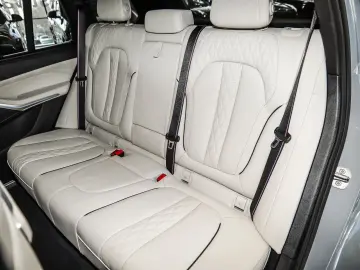 BMW X5 xDrive30d M Sport PANO AHK RFK NAVI LED DAB