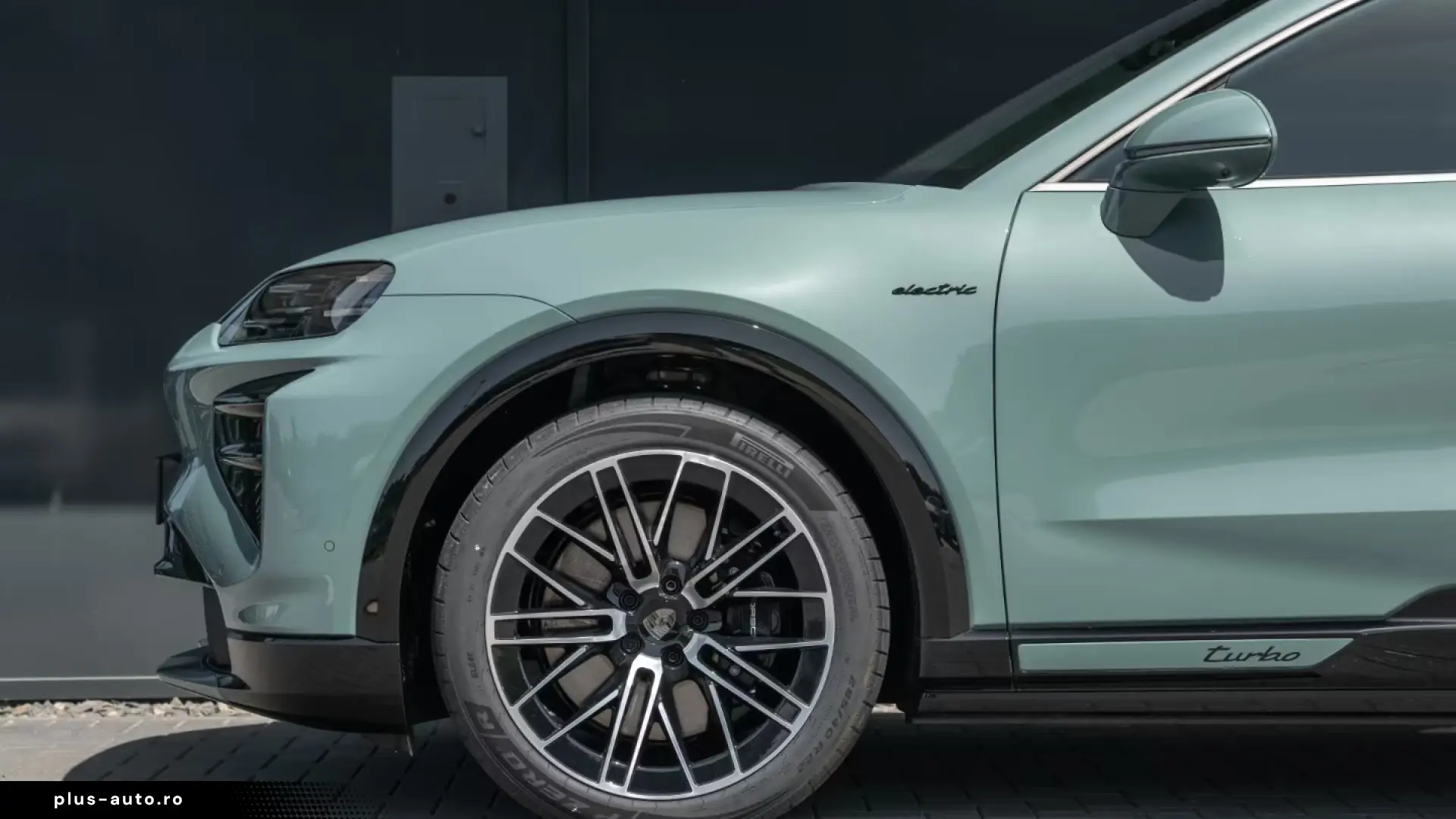 Porsche Cayenne Turbo Electric Burmester Active Ride